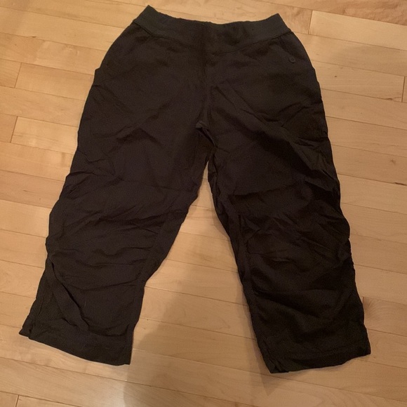 Lululemon Light weight dance crops - Picture 4 of 4